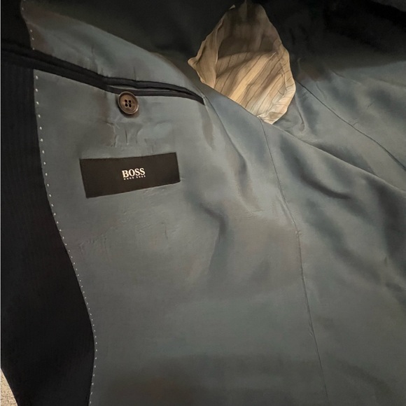 Hugo Boss men’s suit . Navy blue color with pin stripe. Jacket and pant - Picture 4 of 10